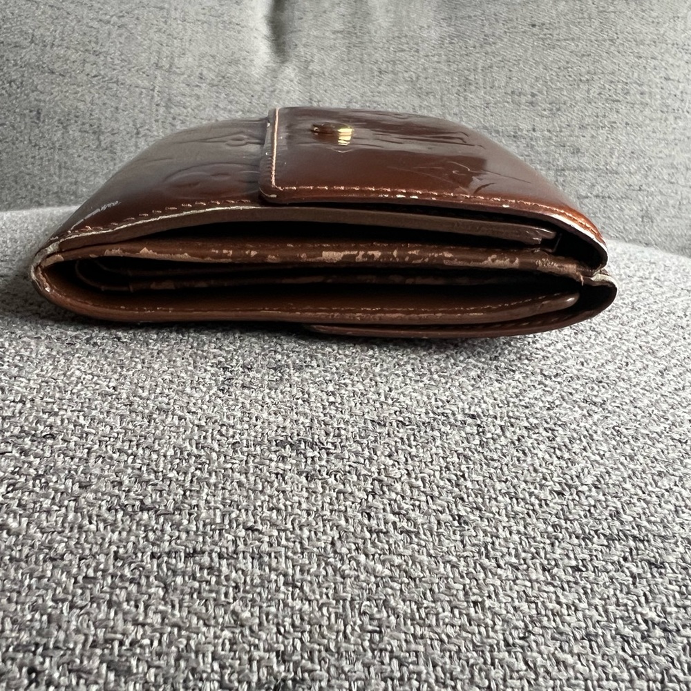 Louis Vuitton Bronze Brown Vernis Elise wallet. - Picture 4 of 12